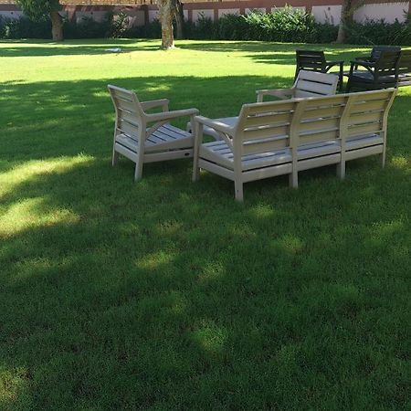 The Festival Fully Furnished Apartments Mombasa Esterno foto