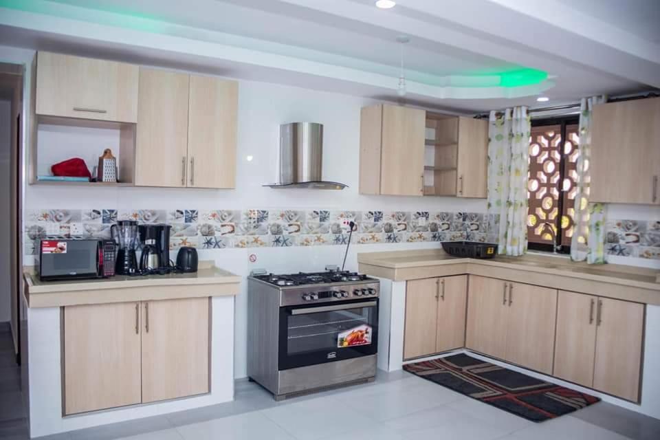 The Festival Fully Furnished Apartments Mombasa Esterno foto