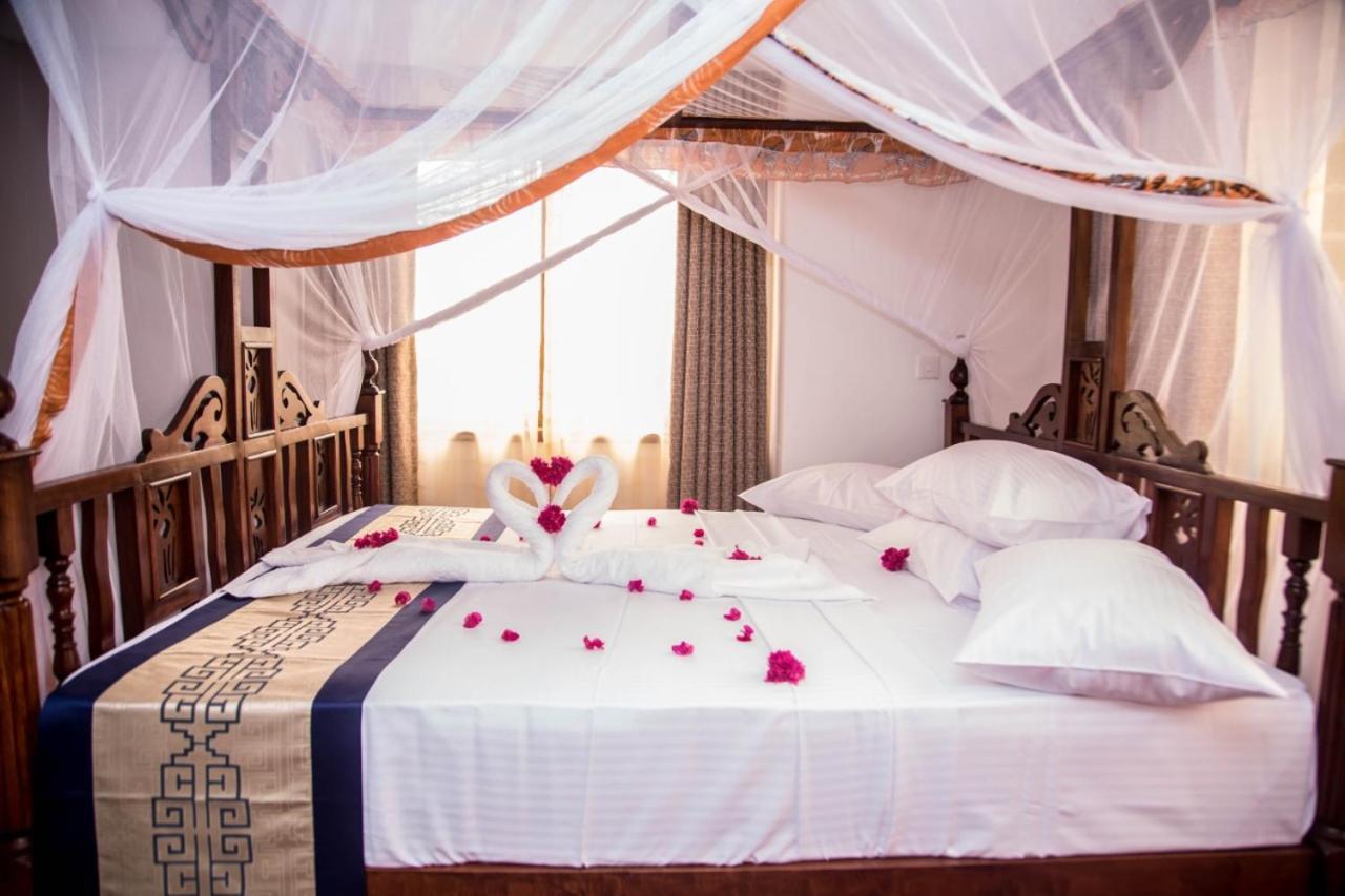 The Festival Fully Furnished Apartments Mombasa Esterno foto