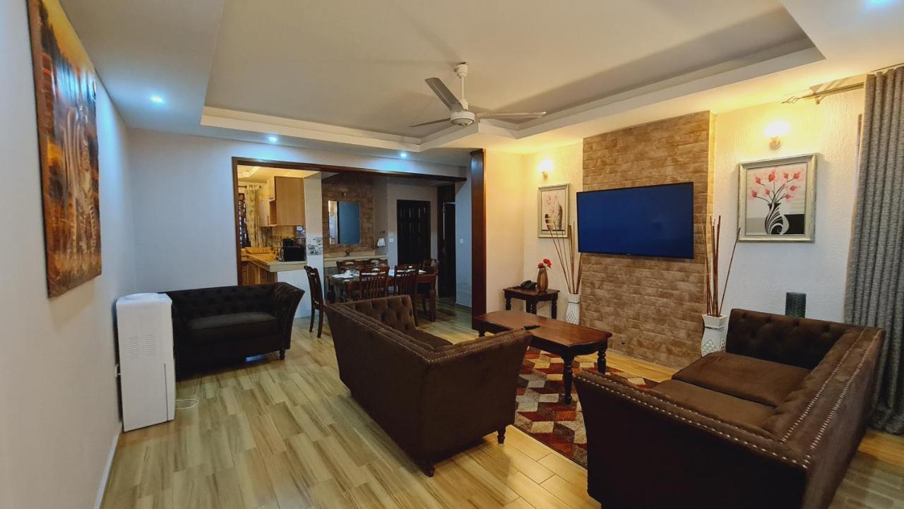 The Festival Fully Furnished Apartments Mombasa Esterno foto