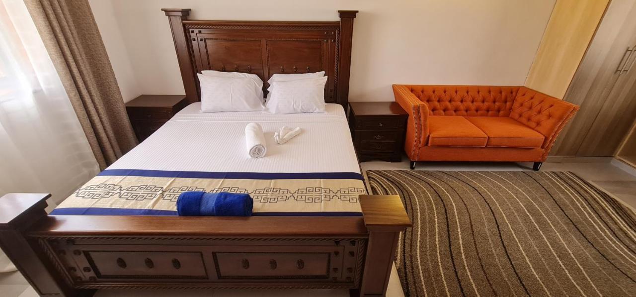 The Festival Fully Furnished Apartments Mombasa Esterno foto